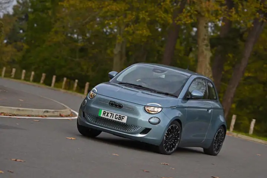 سيارة كهربائية صغيرة