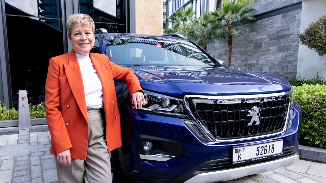 ليندا جاكسون مع بيجو