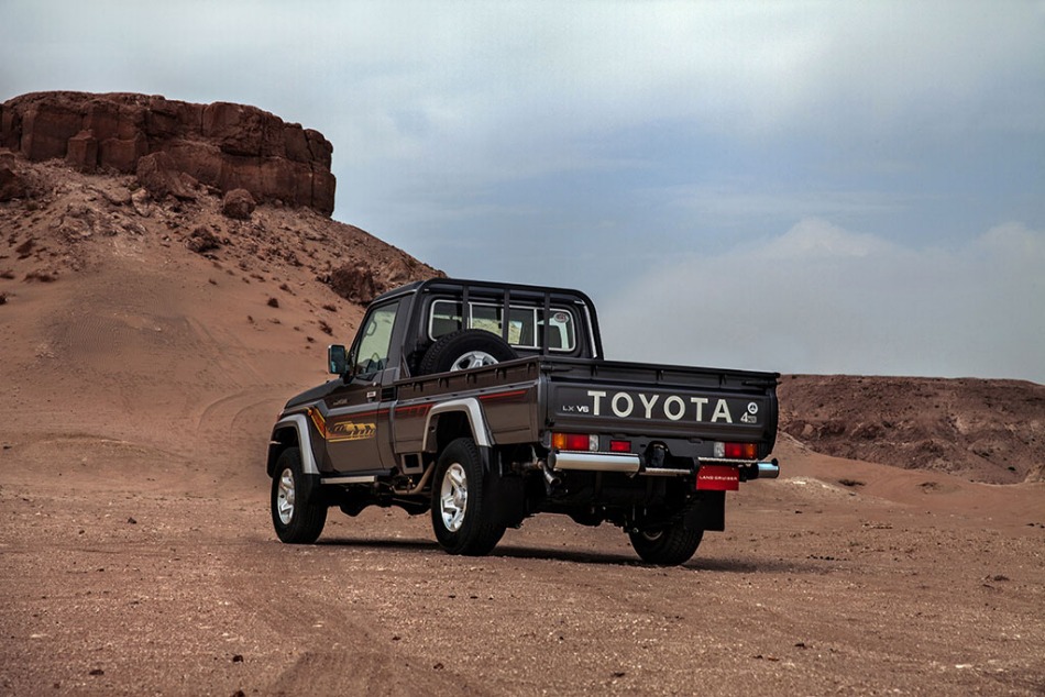 لاند كروزر بيك اب