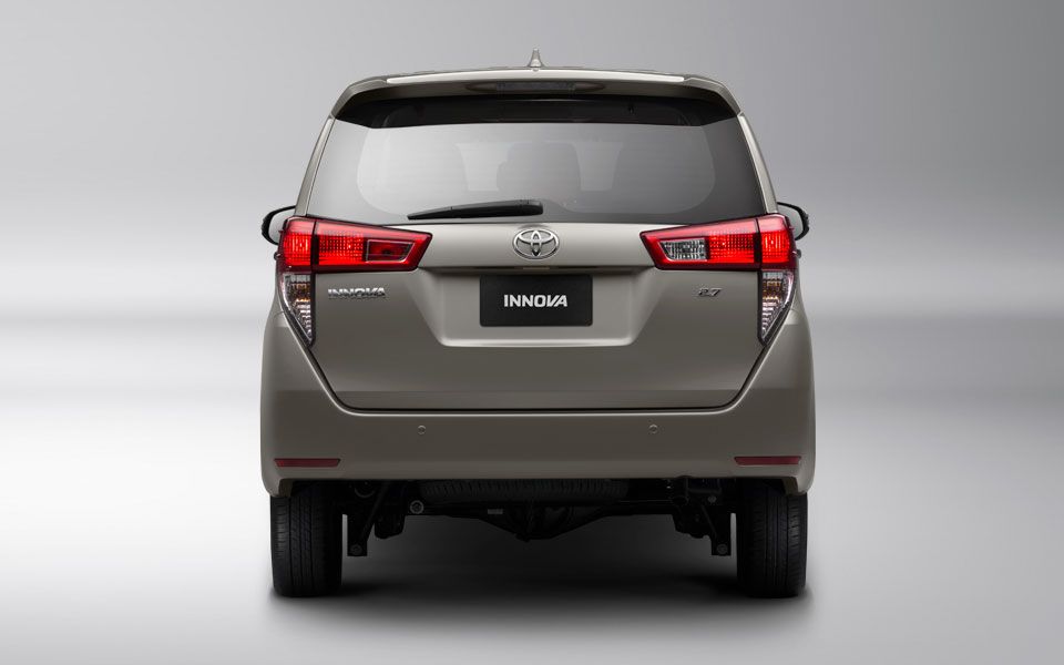 اينوفا 2023 من الخلف