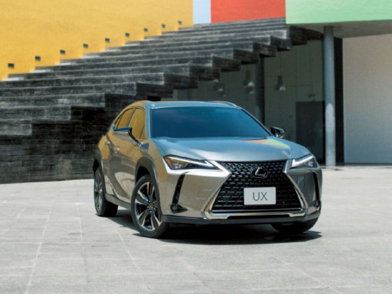 سيارة لكسيس