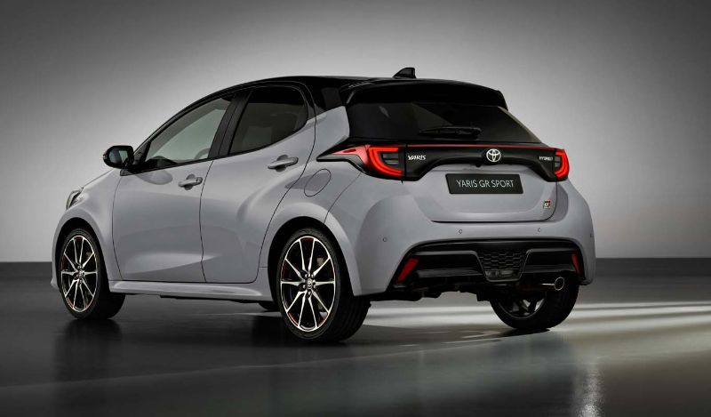 ياريس هاتش باك من الخلف