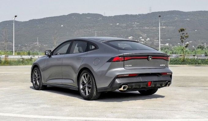 شانجان UNI-V من الخلف