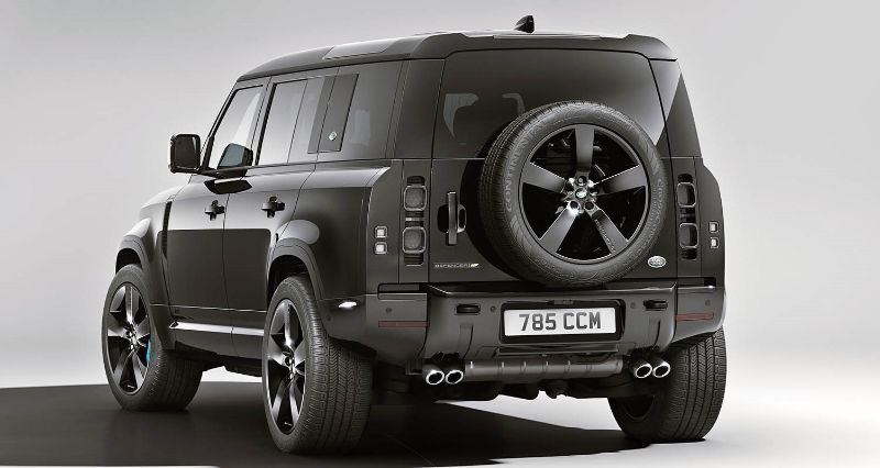 خلفية سيارة لاند روفر ديفندر 2022