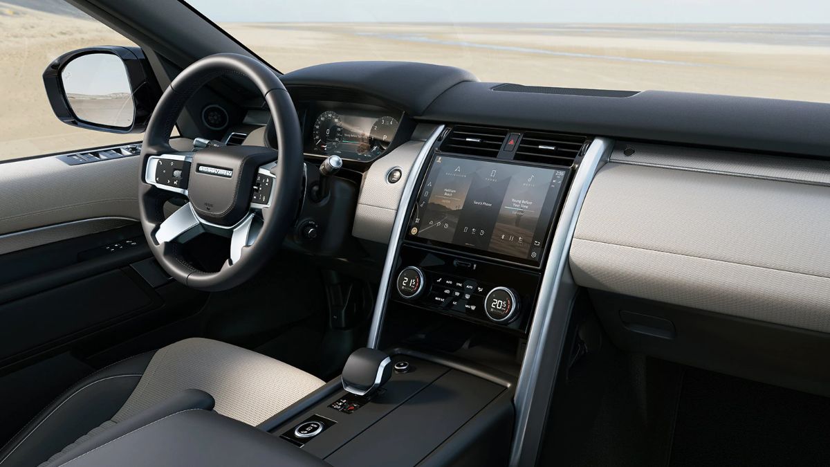 سيارة لاندروفر دسكفري من الداخل