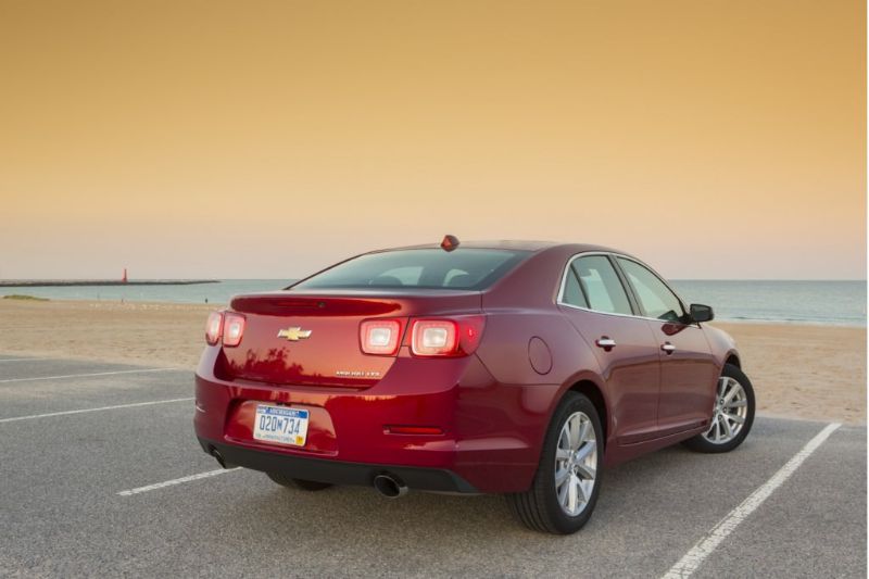 خلفية سيارة ماليبو 2013