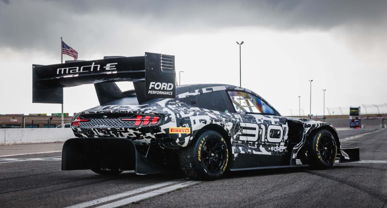 فورد ماك اي اداء