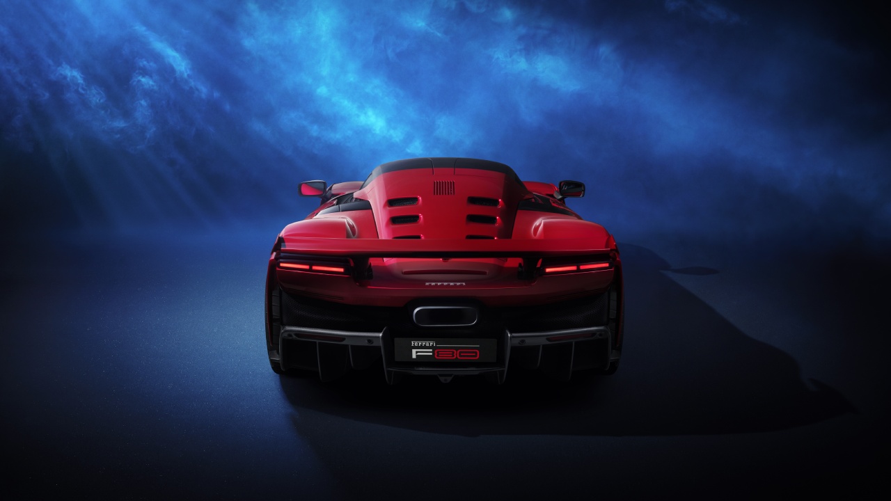 فيراري اف 80 من الخلف