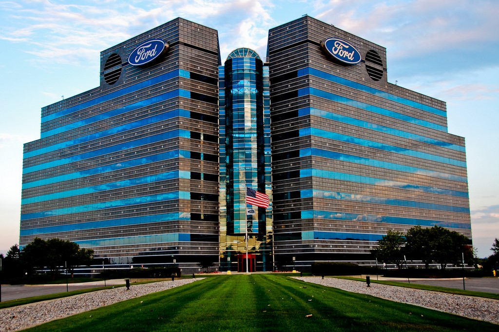 Головной офис организации. Компания Форд мотор Компани штаб квартира. Штаб квартира Форд в Дирборне. Ford Motor Company в Дирборне. Ford Motor Company в Мичигане..