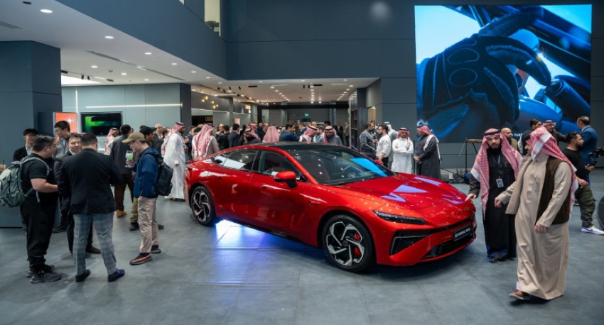 تدشين أكبر صالة عرض لسيارات 