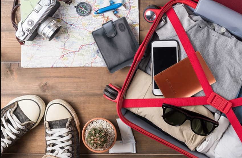 أساسيات حقيبة السفر للرحلات