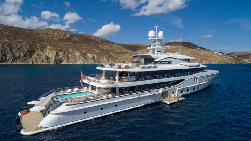 what does a 100 million dollar yacht look like