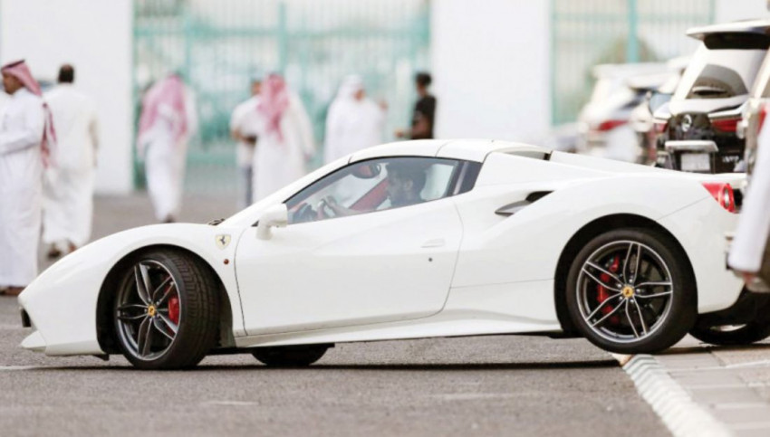 سيارات لاعبي النادي الأهلي السعودي