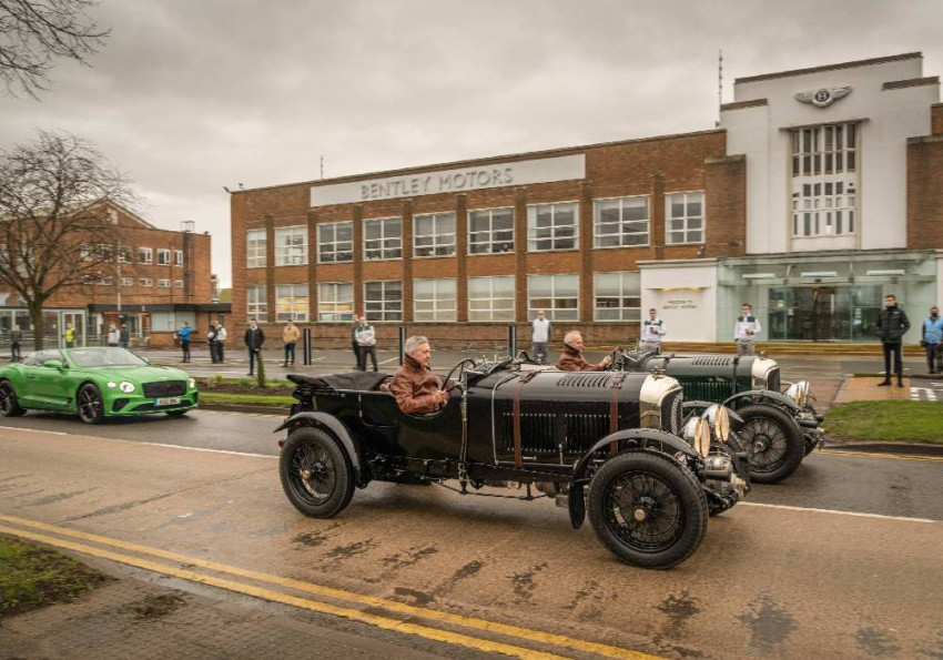 الصورة 1 - استعراض مجموعة سيارات Bentley عبر الأجيال