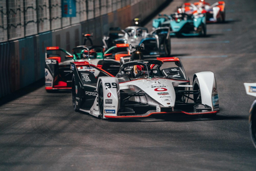 بورشه تحرز نقاطا مهمة في بداية موسم فورمولا اي صورة 1