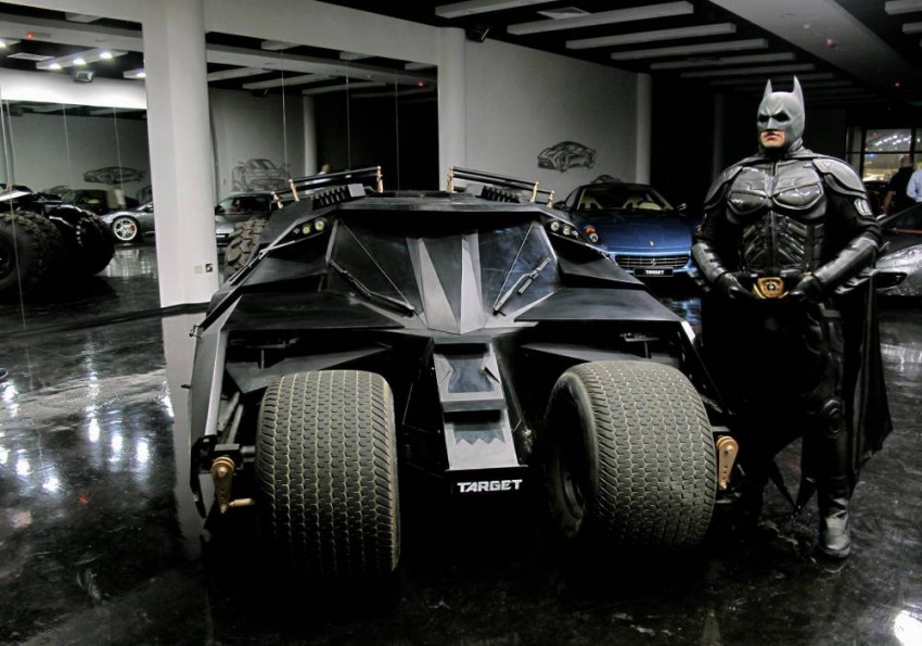 هكذا اصبح حال سيارة باتمان التي يملكها كريستوفر نولان صورة 3