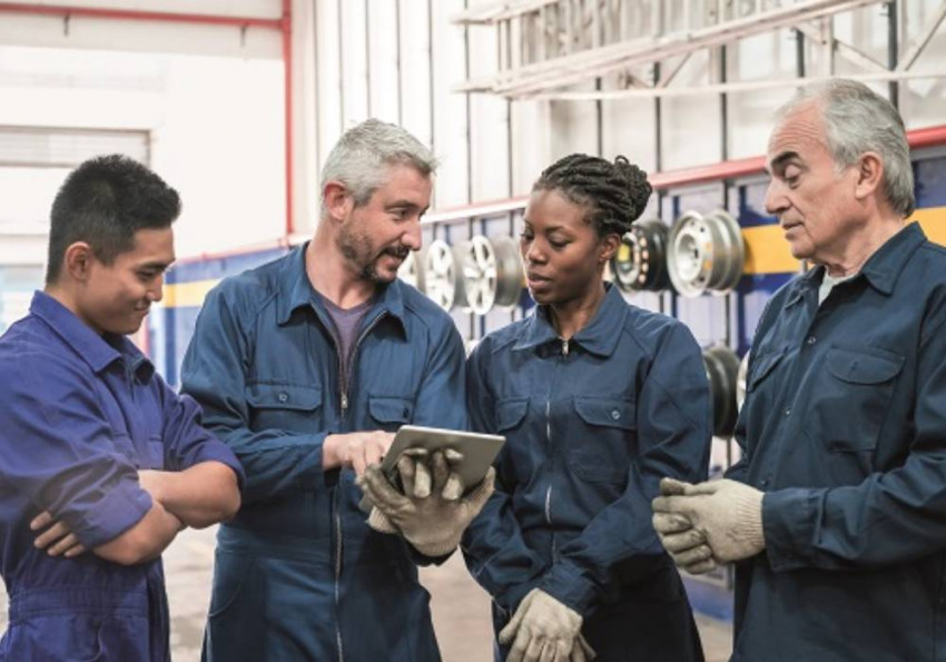 جامعة عالمية جديدة لتنمية الآفاق في مجال التنقل ورياضة السيارات صورة 1