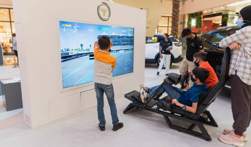 تعاون بين مختبر EV Lab مجموعة ماجد الفطيم لتعريف المتسوقين بأحدث طرازات المركبات الكهربائية صورة 1