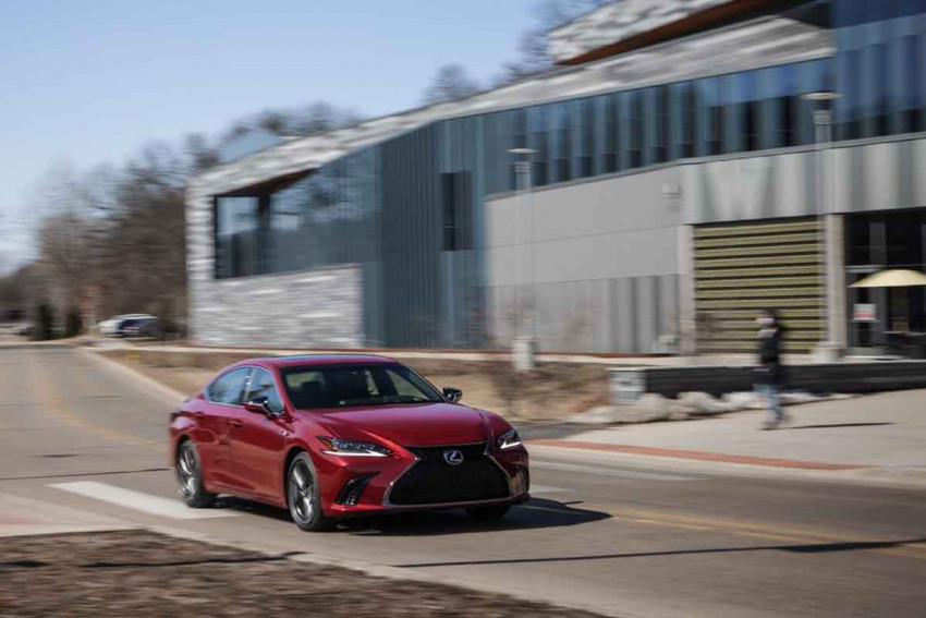 سيارات لكزس