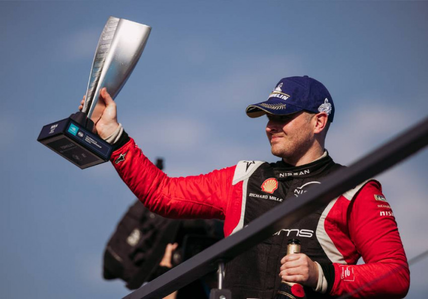 فريق نيسان إي. دامس يعتلي منصة التتويج في السباق النهائي من بطولة العالم للفورمولا إي صورة 1