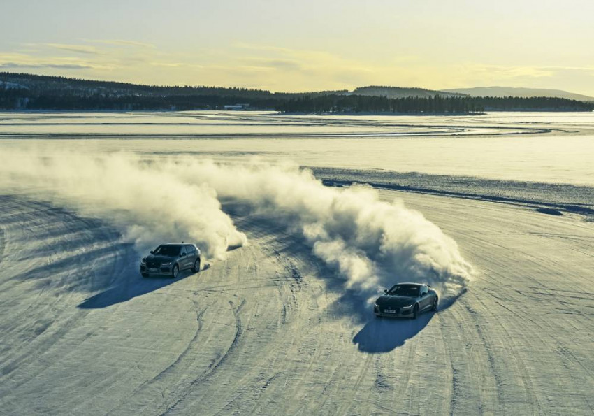 مغامرات قطبية على الجليد مع سيارات جاكوار ولاند روڤر صورة 1