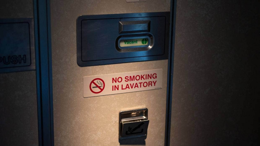 التدخين على الطائرة