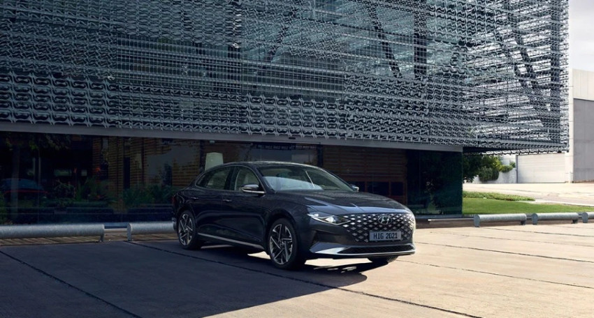 سيارة ازيرا