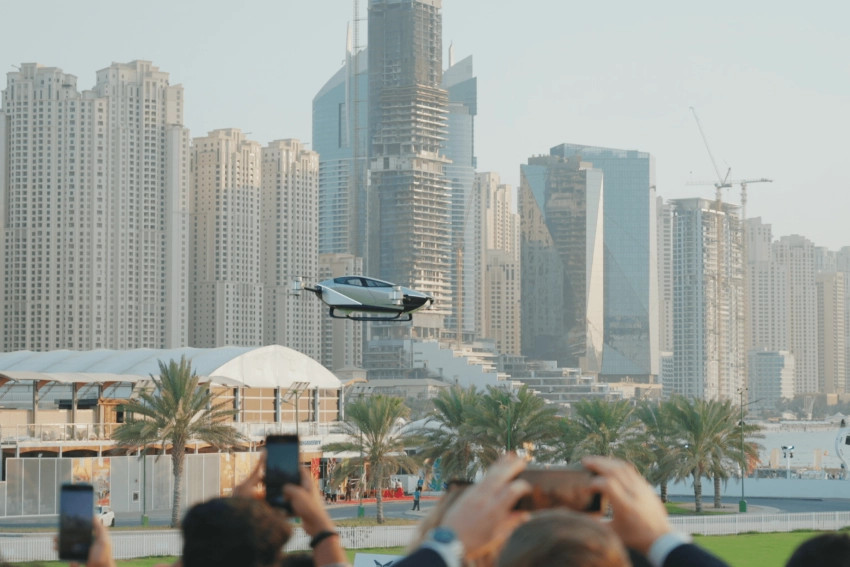 سيارة طائرة دبي اساسي