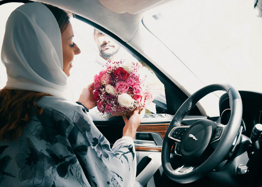 JLR Congratulates Saudi Women on First Anniversary of Driving  (3)