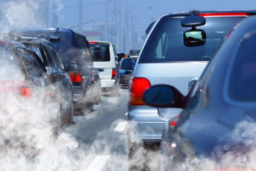 عادم السيارة