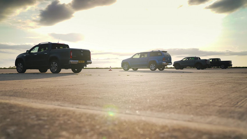 بالفيديو سيارات بيك اب في سباق تسارع ملتهب!