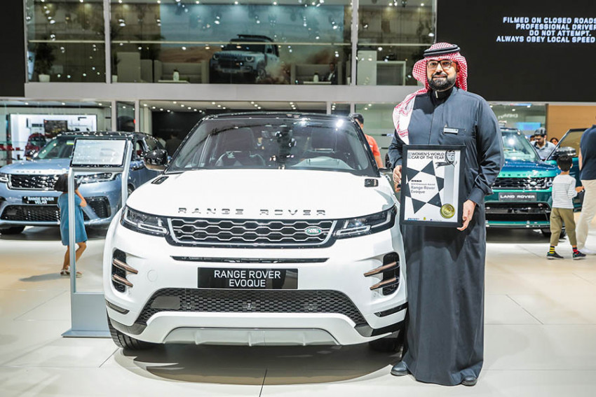 NEW RANGE ROVER EVOQUE WINS BEST SUVCROSSOVER AT WOMEN’S WORLD CAR OF THE YEAR AWARDS (3)