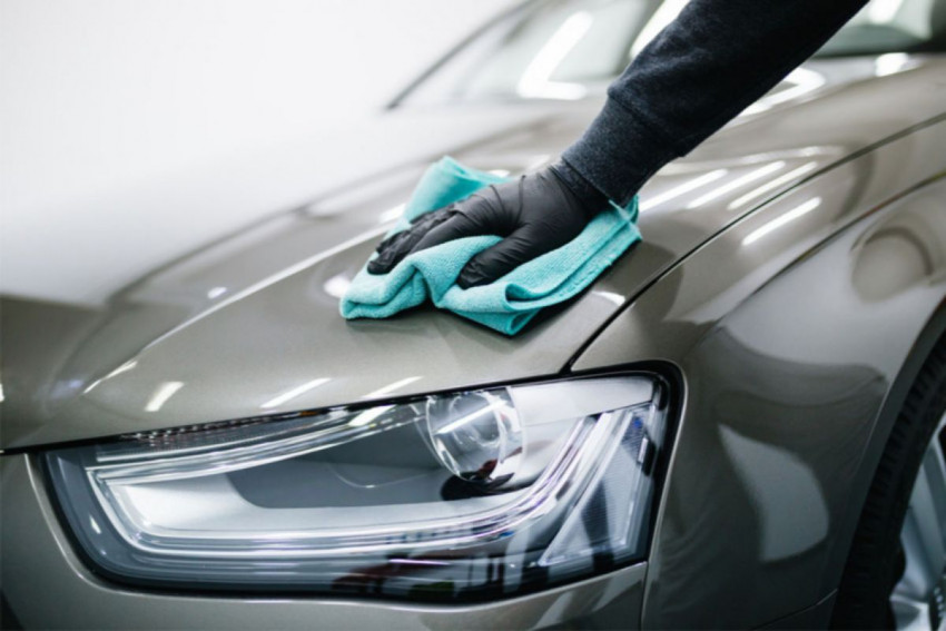 كيف تغسل السيارة فى المنزل؟ - استخدام منتجات التلميع لتحسين مظهر السيارة