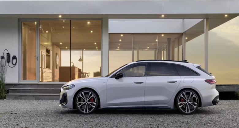 اودي اي 5 هجينة اداء