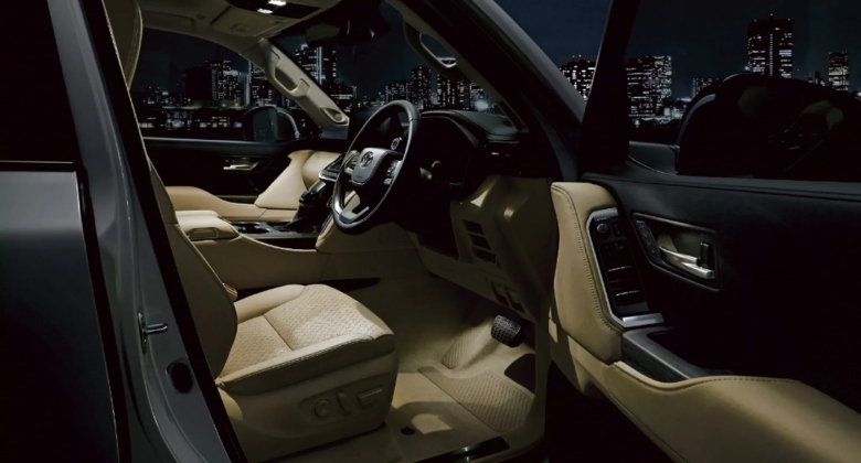 تويوتا لاندكروزر داخلي