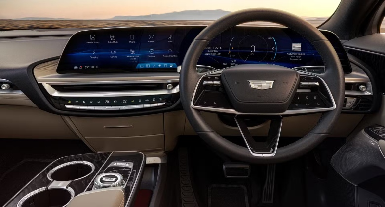 كاديلاك ليريك في داخلي