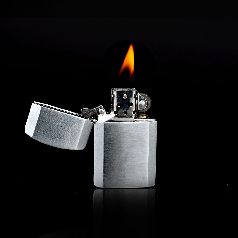 Lighter fire. Зажигалка без огня. Средневековая зажигалка. Зажигалка с зеленым пламенем. Зажигалка иллюстрация.