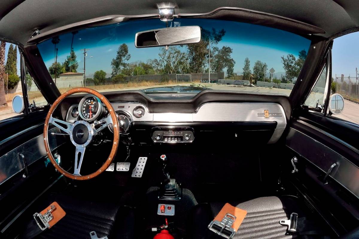 إليانور موستنج