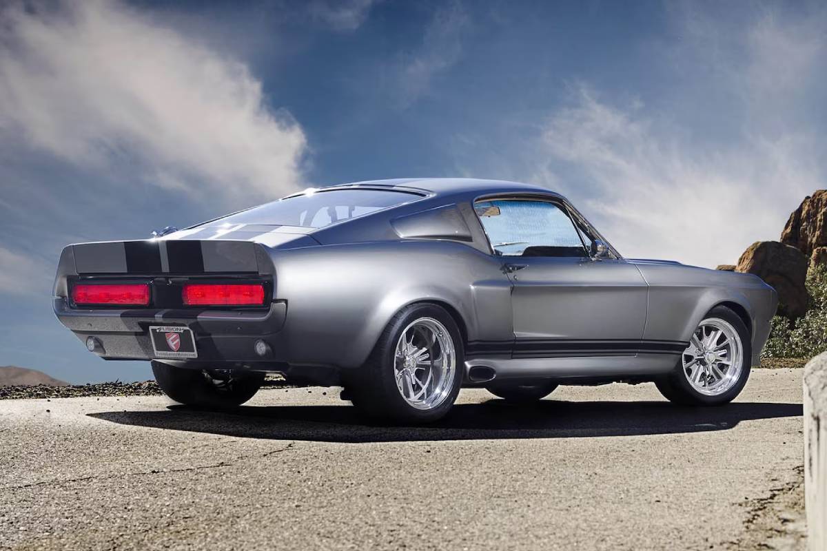 إليانور موستنج