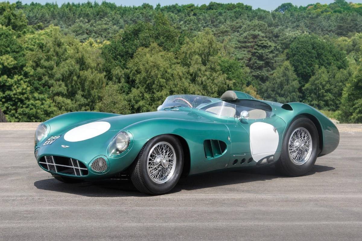 سيارات استون مارتن