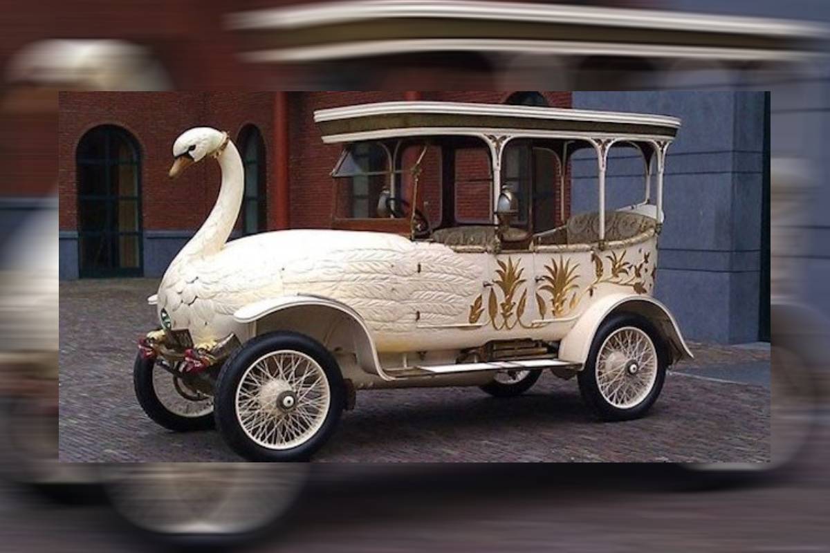 السيارة البجعة