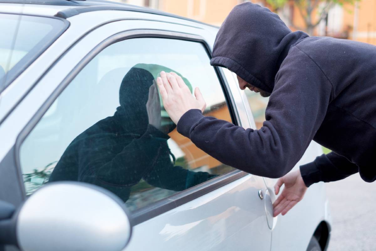 سرقة سيارات