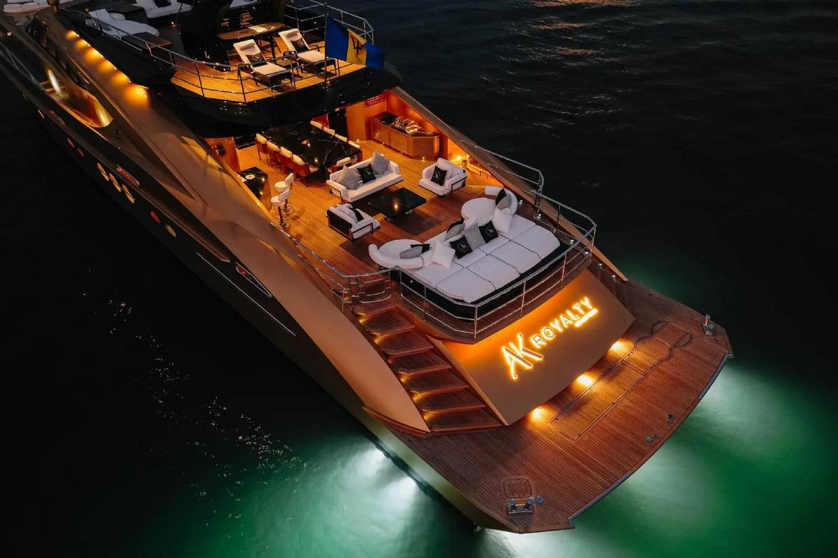 اليخت الذهبي