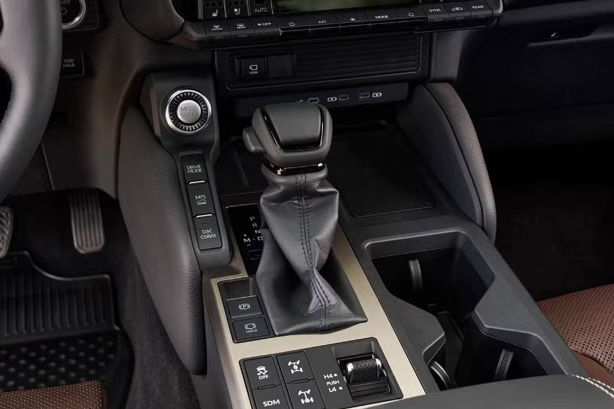 تويوتا لاندكروزر برادو 2024