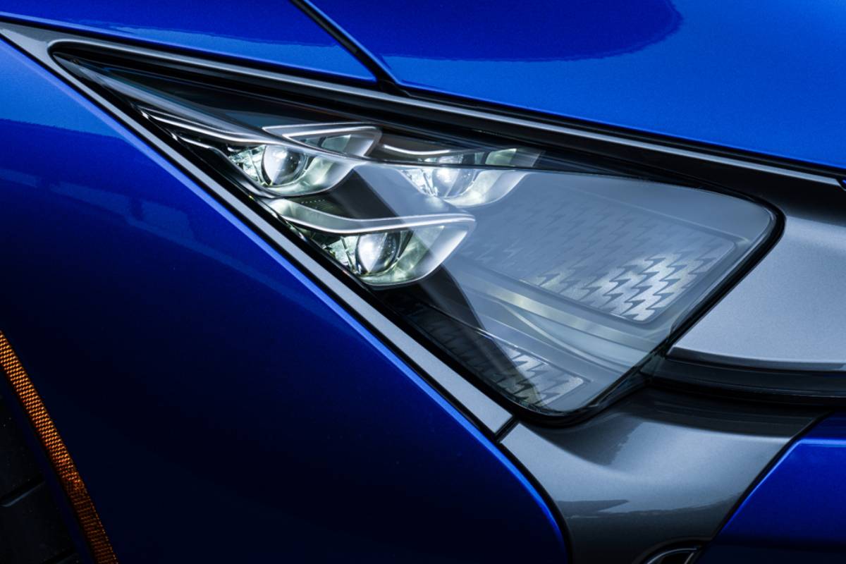 لكزس ال سي 2024