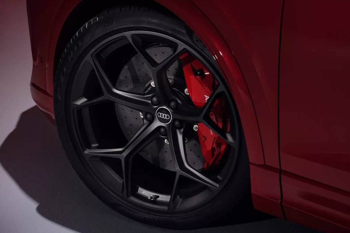 اودي ار اس كيو 8 بيرفورمنس 2025