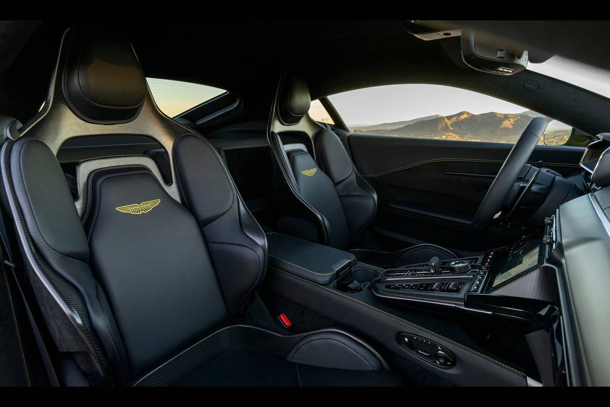 استون مارتن فانتاج 2025