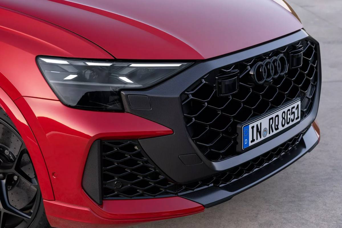 اودي ار اس كيو 8 بيرفورمنس 2025