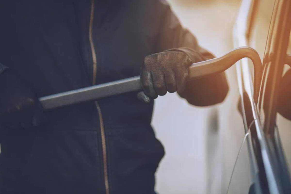 سرقة السيارات