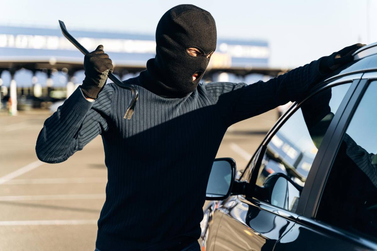 سرقة السيارات